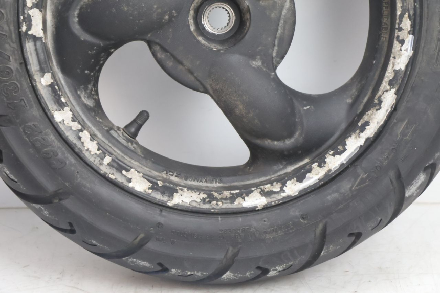 photo de CERCHIO POSTERIORE E PNEUMATICO KYMCO AGILITY 4T 50 (2005 - 2018) - Zoom sullo stato d'uso