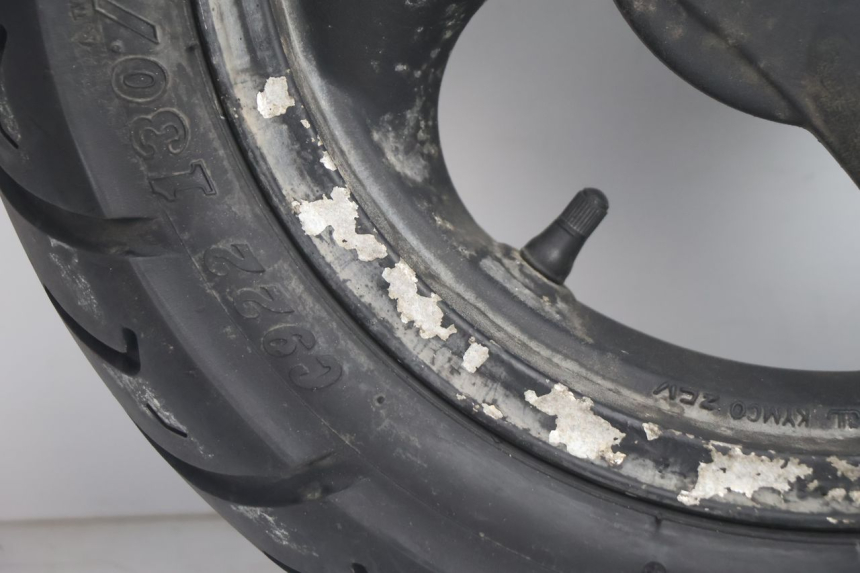 photo de CERCHIO POSTERIORE E PNEUMATICO KYMCO AGILITY 4T 50 (2005 - 2018) - Dettagli dei punti di fissaggio