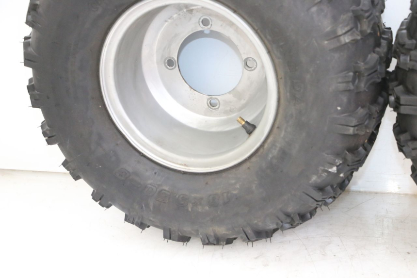 photo de CERCHIO POSTERIORE E PNEUMATICO ANGELL ENFANT 1 - Caratteristiche distintive