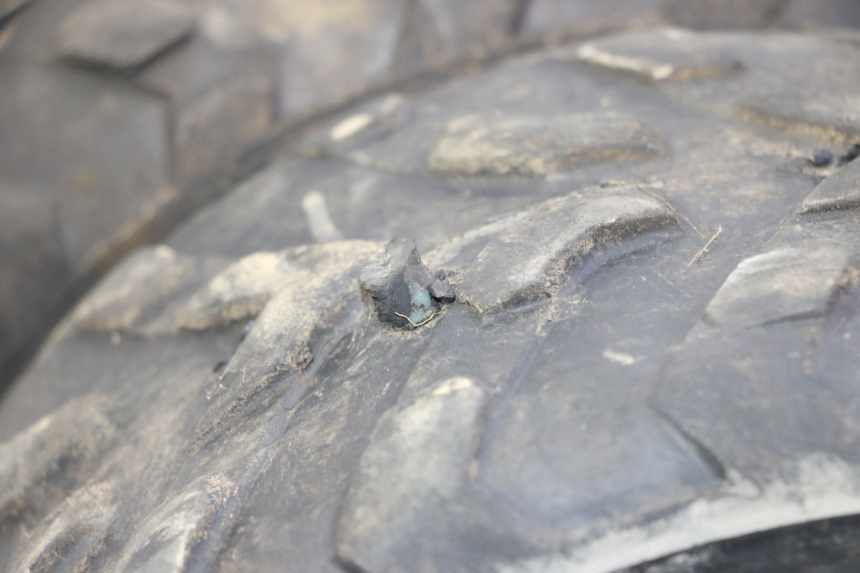 photo de CERCHIO POSTERIORE E PNEUMATICO KEROX BAZOOKA 110 - Focus sulla struttura