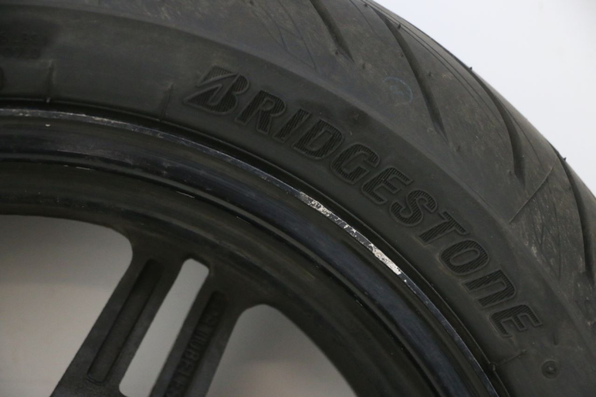 photo de CERCHIO POSTERIORE E PNEUMATICO SUZUKI BURGMAN 650 (2013 - 2020) - Ispezione visiva dettagliata