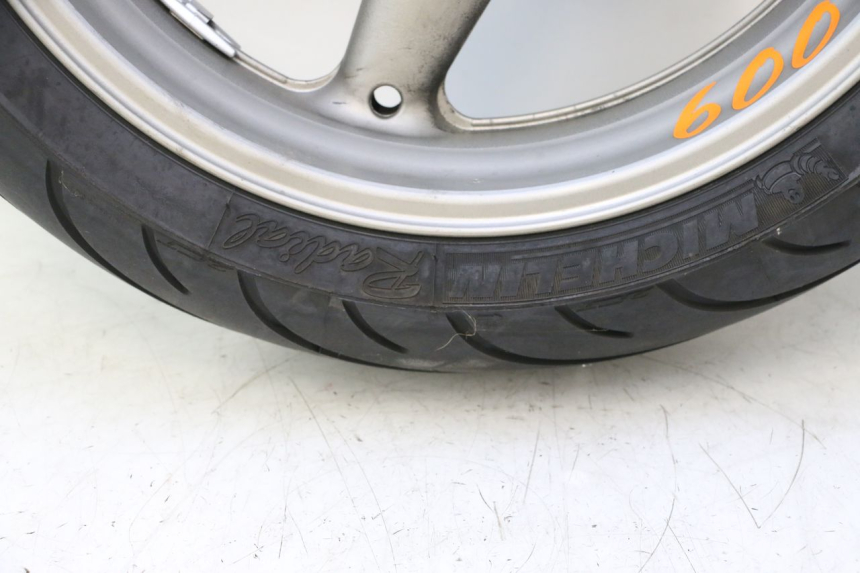 photo de CERCHIO POSTERIORE E PNEUMATICO HONDA CB F HORNET 600 (2005 - 2006) - Caratteristiche distintive