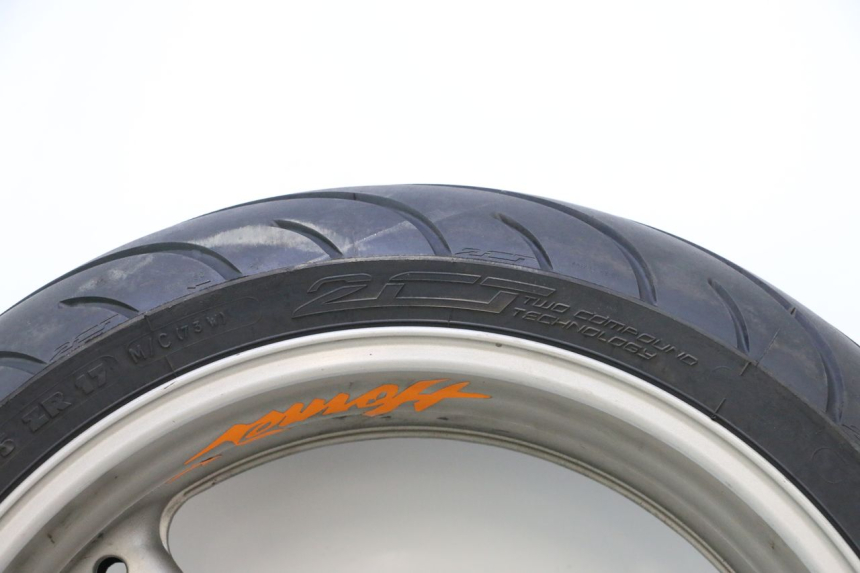 photo de CERCHIO POSTERIORE E PNEUMATICO HONDA CB F HORNET 600 (2005 - 2006) - Zoom sui componenti