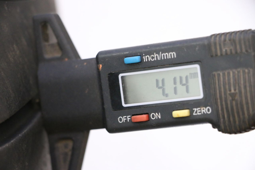 photo de CERCHIO POSTERIORE E PNEUMATICO HONDA CB F HORNET 600 (2005 - 2006) - Zoom sullo stato d'uso