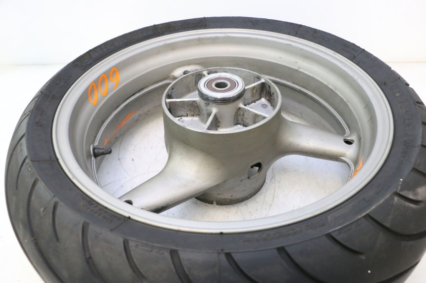 photo de CERCHIO POSTERIORE E PNEUMATICO HONDA CB F HORNET 600 (2005 - 2006) - Altra angolazione