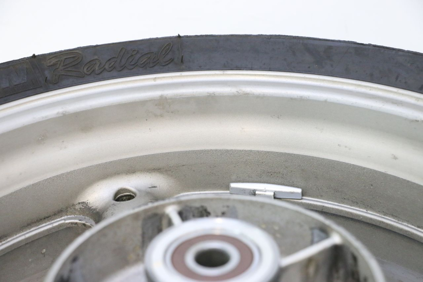 photo de CERCHIO POSTERIORE E PNEUMATICO HONDA CB F HORNET 600 (2005 - 2006) - Primo piano tecnico