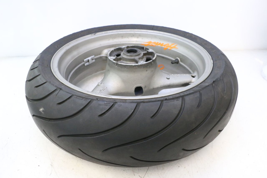 photo de CERCHIO POSTERIORE E PNEUMATICO HONDA CB F HORNET 600 (2005 - 2006) - Stato della superficie e materiale