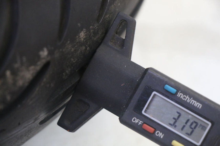 photo de CERCHIO POSTERIORE E PNEUMATICO PEUGEOT CITYSTAR 50 (2013 - 2017) - Zoom sullo stato d'uso