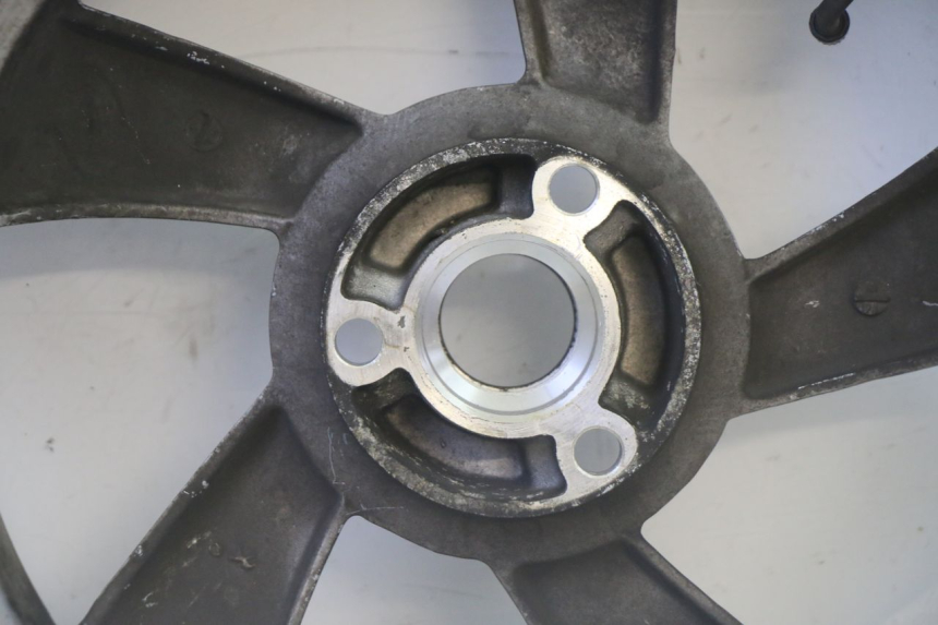 photo de CERCHIO POSTERIORE E PNEUMATICO PEUGEOT CITYSTAR 50 (2013 - 2017) - Ricambio usato controllato