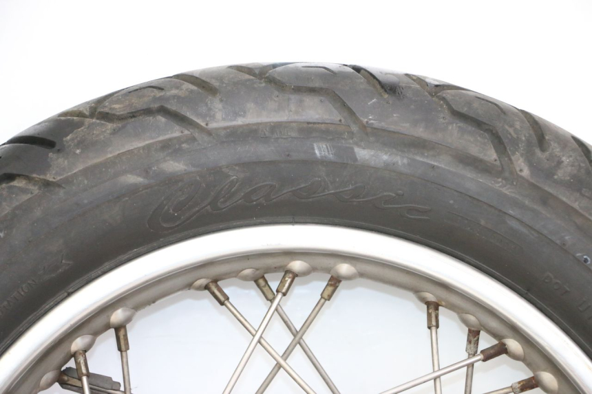 photo de CERCHIO POSTERIORE E PNEUMATICO APRILIA CLASSIC 125 (1995 - 2001) - Zoom qualità usato