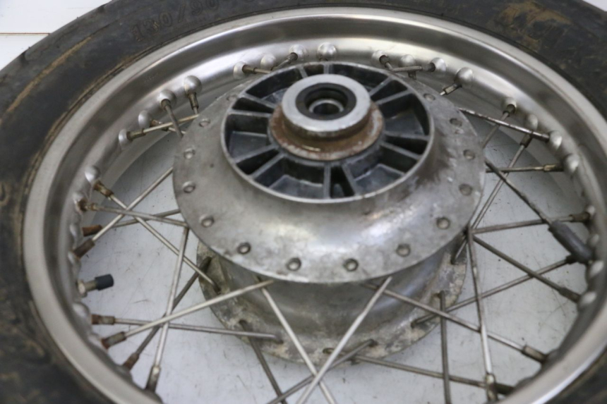 photo de CERCHIO POSTERIORE E PNEUMATICO APRILIA CLASSIC 125 (1995 - 2001) - Altra angolazione