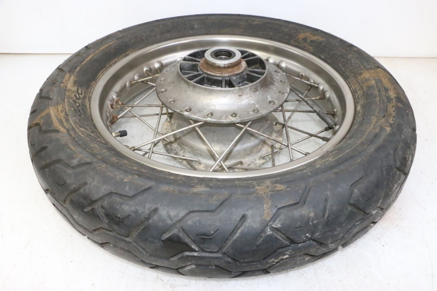 photo de CERCHIO POSTERIORE E PNEUMATICO APRILIA CLASSIC 125 (1995 - 2001) - Primo piano tecnico