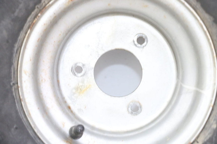 photo de CERCHIO POSTERIORE E PNEUMATICO SPEEDY DELUXE 125 - Caratteristiche distintive