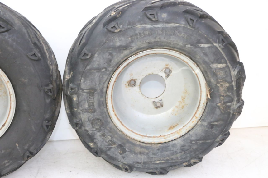 photo de CERCHIO POSTERIORE E PNEUMATICO SPEEDY DELUXE 125 - Altra angolazione