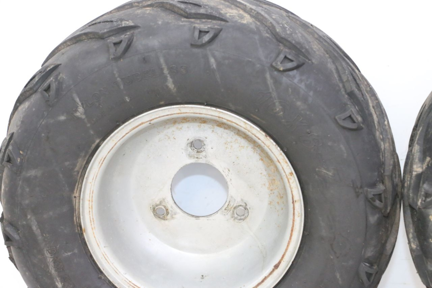 photo de CERCHIO POSTERIORE E PNEUMATICO SPEEDY DELUXE 125 - Primo piano tecnico