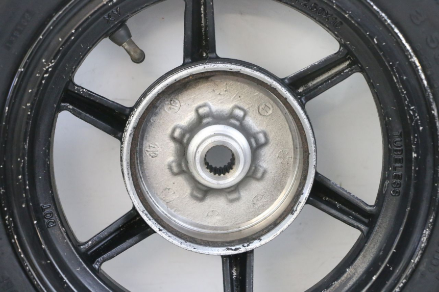 photo de CERCHIO POSTERIORE E PNEUMATICO LONGJIA DIGITA 4T 50 (2019 - 2022) - Zoom sui componenti