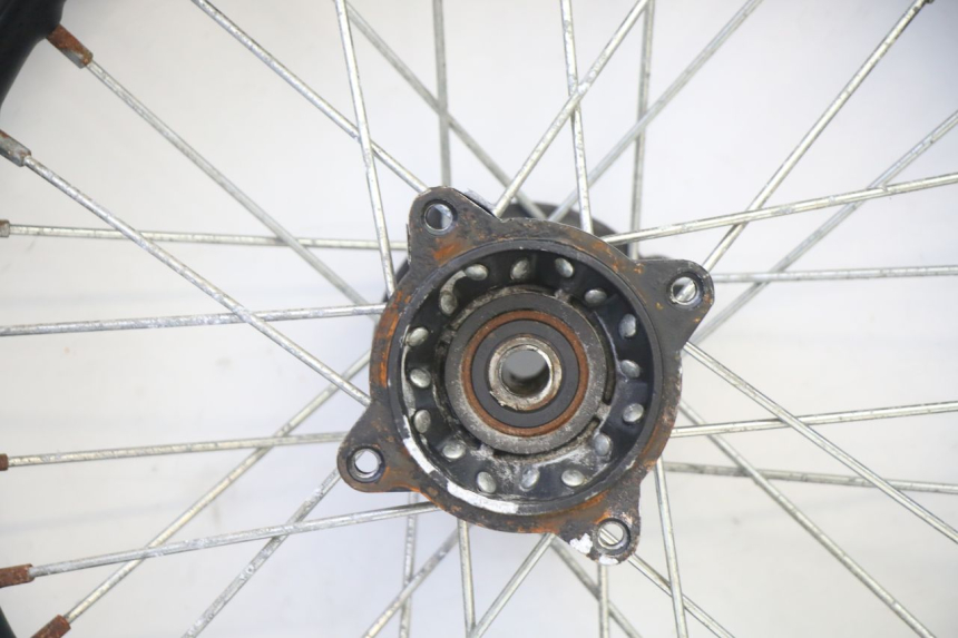 photo de CERCHIO POSTERIORE E PNEUMATICO ORION DIRT BIKE 125 - Primo piano tecnico