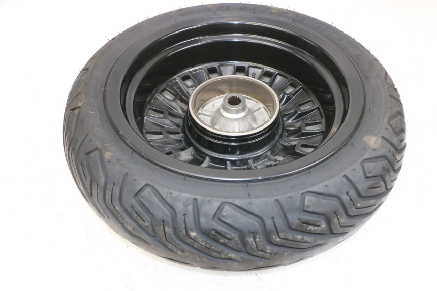 photo de CERCHIO POSTERIORE E PNEUMATICO PEUGEOT DJANGO 4T 50 (2014 - 2019) - Primo piano tecnico