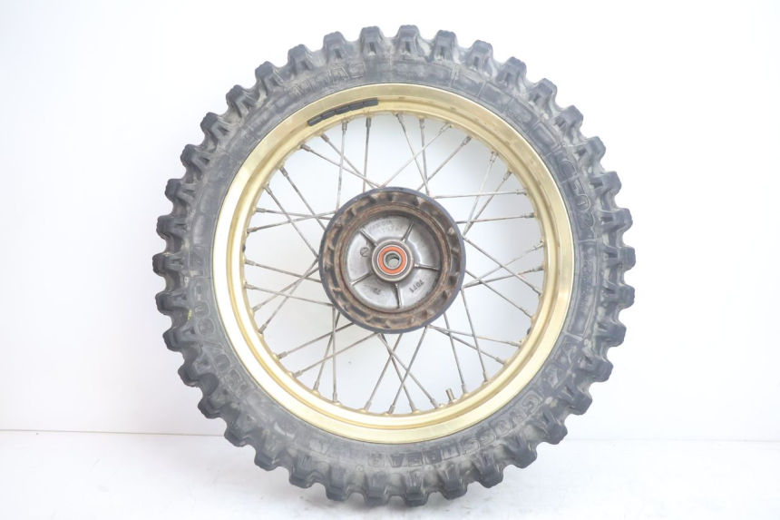 photo de CERCHIO POSTERIORE E PNEUMATICO SUZUKI DR S 600 (1985 - 1989) - Caratteristiche distintive