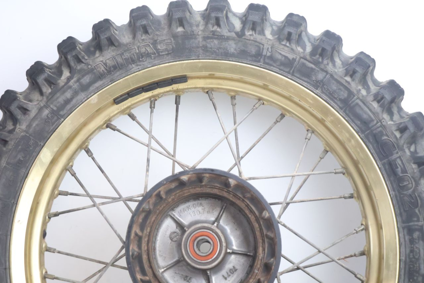 photo de CERCHIO POSTERIORE E PNEUMATICO SUZUKI DR S 600 (1985 - 1989) - Zoom sui componenti