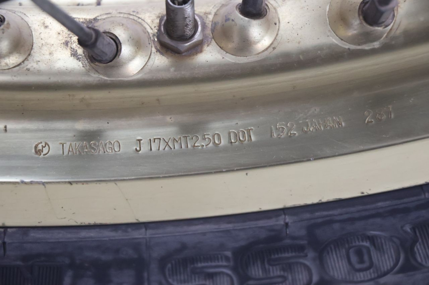 photo de CERCHIO POSTERIORE E PNEUMATICO SUZUKI DR S 600 (1985 - 1989) - Focus sulla struttura