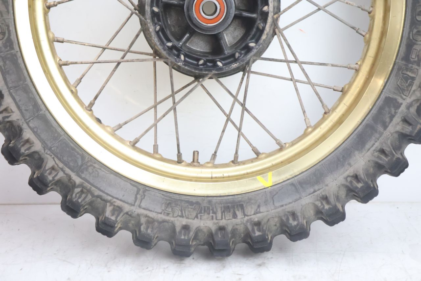 photo de CERCHIO POSTERIORE E PNEUMATICO SUZUKI DR S 600 (1985 - 1989) - Zoom sullo stato d'uso