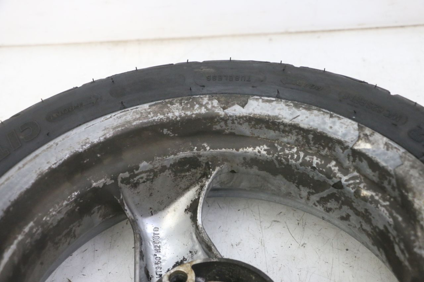 photo de CERCHIO POSTERIORE E PNEUMATICO PEUGEOT ELYSTAR 125 (2002 - 2007) - Caratteristiche distintive