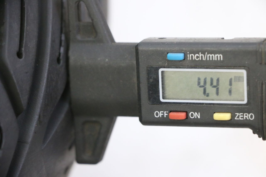 photo de CERCHIO POSTERIORE E PNEUMATICO PEUGEOT ELYSTAR 125 (2002 - 2007) - Zoom sullo stato d'uso