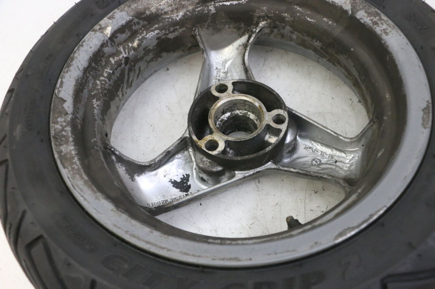 photo de CERCHIO POSTERIORE E PNEUMATICO PEUGEOT ELYSTAR 125 (2002 - 2007) - Stato della superficie e materiale