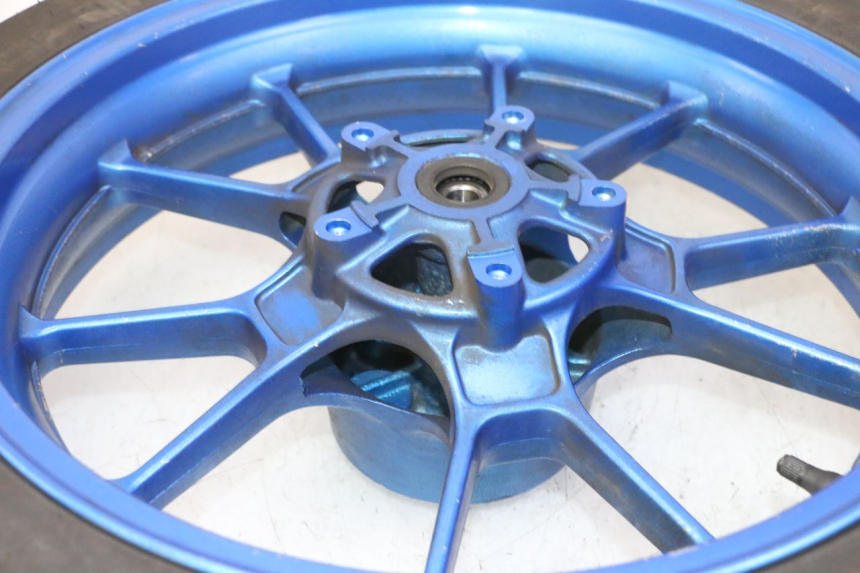 photo de CERCHIO POSTERIORE E PNEUMATICO STAHO FH 50 (2018 - 2019) - Dettagli dei punti di fissaggio