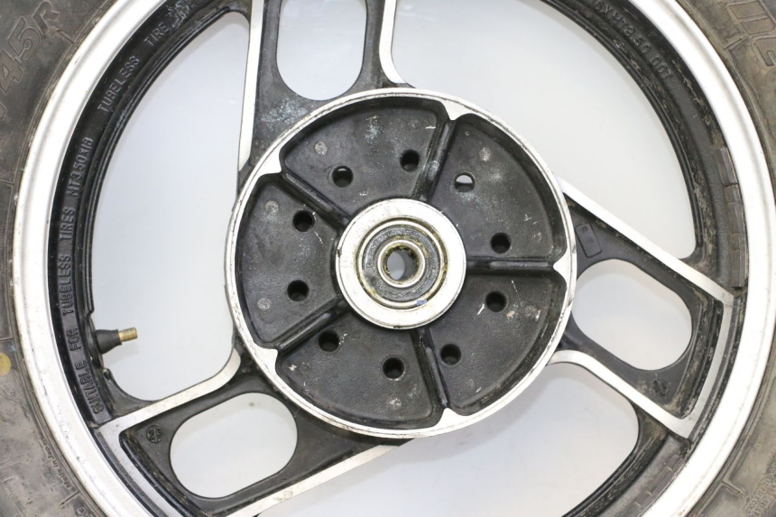 photo de CERCHIO POSTERIORE E PNEUMATICO YAMAHA FJ 36Y 1100 (1984 - 1985) - Focus sulla struttura