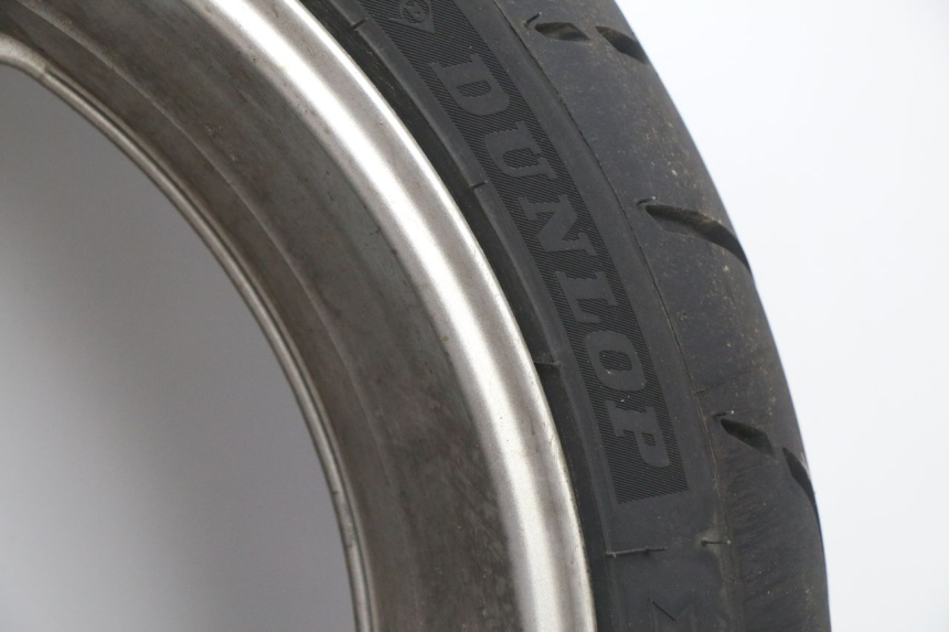 photo de CERCHIO POSTERIORE E PNEUMATICO YAMAHA FJR 1300 (2001 - 2005) - Caratteristiche distintive