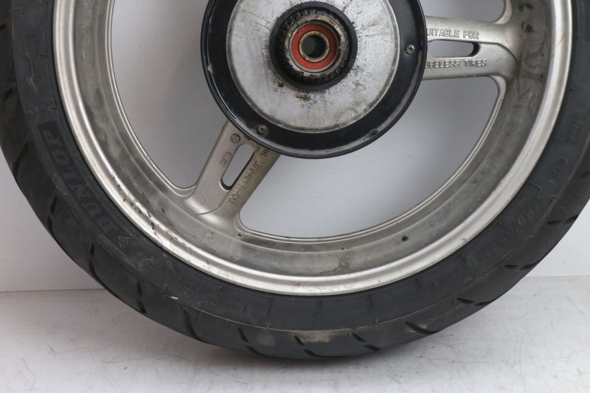 photo de CERCHIO POSTERIORE E PNEUMATICO YAMAHA FJR 1300 (2001 - 2005) - Stato della superficie e materiale