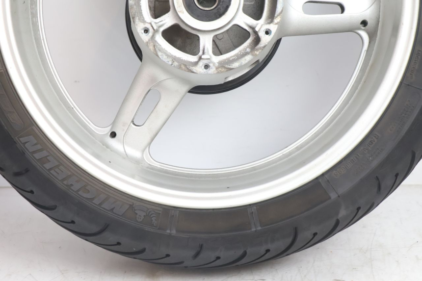 photo de CERCHIO POSTERIORE E PNEUMATICO YAMAHA FJR 1300 (2001 - 2005) - Stato della superficie e materiale