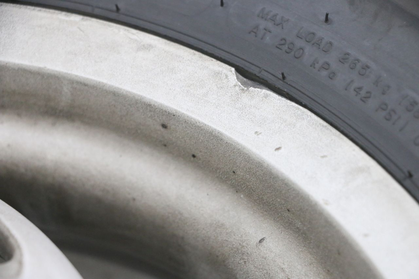 photo de CERCHIO POSTERIORE E PNEUMATICO PIAGGIO FLY 4T 50 (2013 - 2017) - Dettagli dei punti di fissaggio