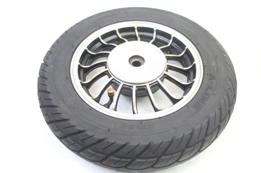 photo de CERCHIO POSTERIORE E PNEUMATICO VENESI FLY RETRO 4T 50 (2020 - 2025) - Dettaglio del componente