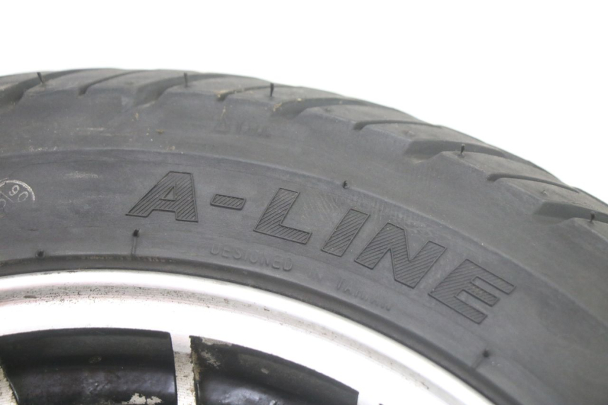 photo de CERCHIO POSTERIORE E PNEUMATICO VENESI FLY RETRO 4T 50 (2020 - 2025) - Caratteristiche distintive