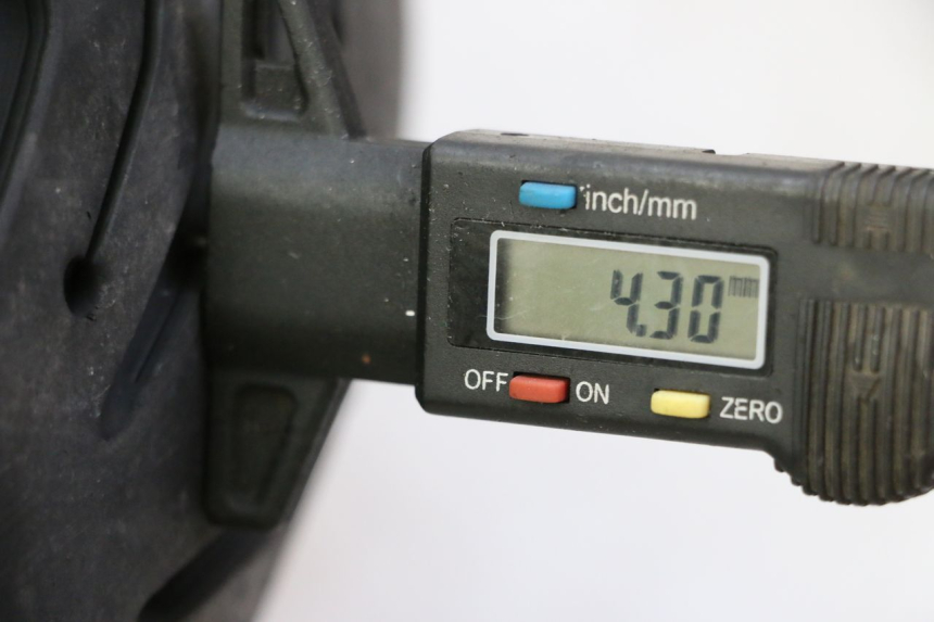 photo de CERCHIO POSTERIORE E PNEUMATICO YAMAHA FZ6 FAZER S2 600 (2007 - 2011) - Zoom sullo stato d'uso