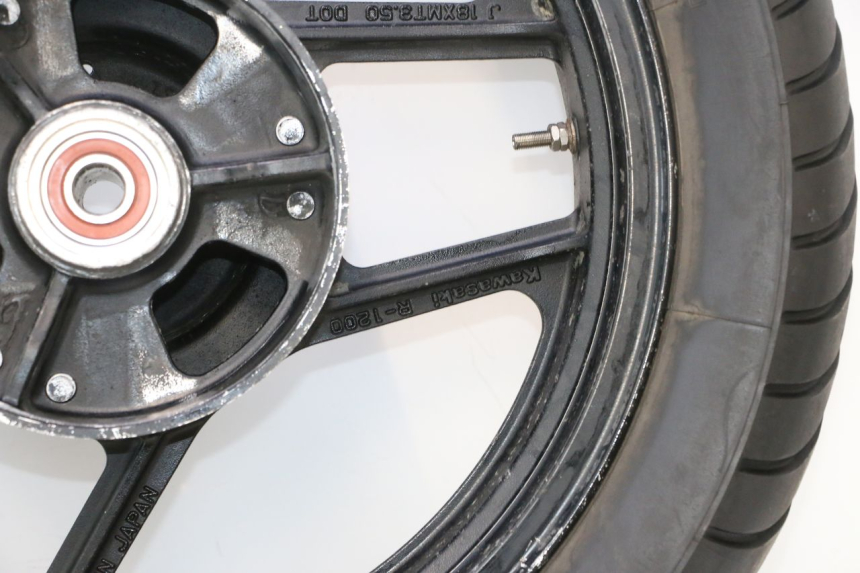 photo de CERCHIO POSTERIORE E PNEUMATICO KAWASAKI GPX F ZX750F 750 (1986 - 1990) - Altra vista dell'articolo
