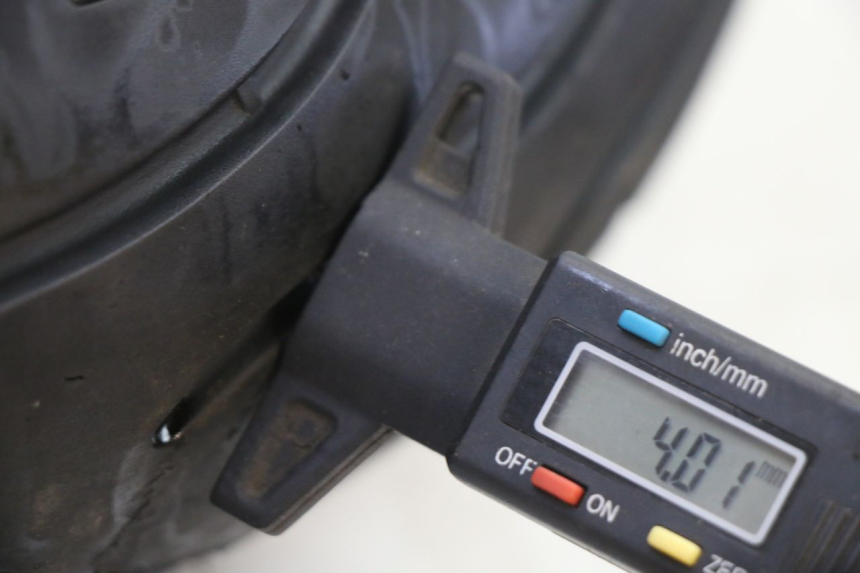 photo de CERCHIO POSTERIORE E PNEUMATICO SUZUKI GS GSE 500 (2001 - 2003) - Zoom qualità usato