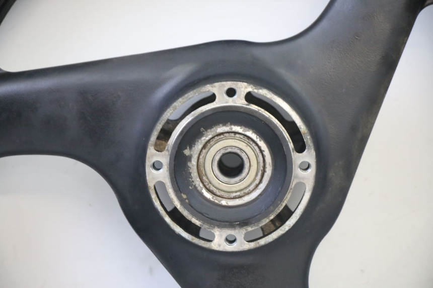 photo de CERCHIO POSTERIORE E PNEUMATICO SUZUKI GS GSE 500 (2001 - 2003) - Primo piano tecnico