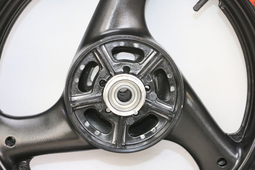 photo de CERCHIO POSTERIORE E PNEUMATICO SUZUKI GSF N BANDIT 600 (1996 - 1999) - Ispezione visiva dettagliata