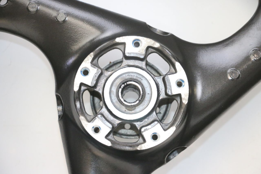 photo de CERCHIO POSTERIORE E PNEUMATICO SUZUKI GSF N BANDIT 600 (1996 - 1999) - Vista principale