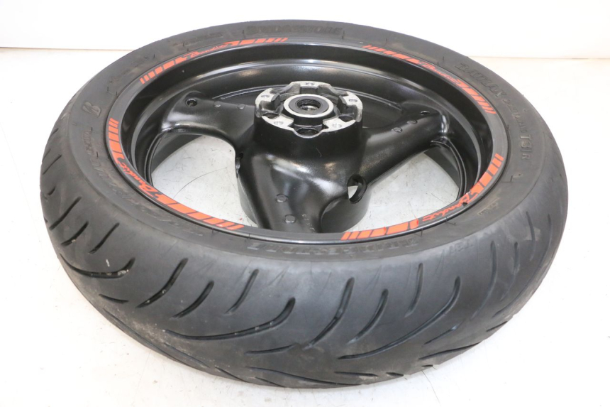 photo de CERCHIO POSTERIORE E PNEUMATICO SUZUKI GSF N BANDIT 600 (1996 - 1999) - Marcature e riferimenti originali