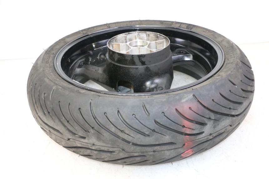 photo de CERCHIO POSTERIORE E PNEUMATICO SUZUKI GSR 750 (2011 - 2017) - Zoom sullo stato d'uso