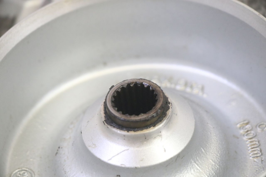 photo de CERCHIO POSTERIORE E PNEUMATICO SYM GTS EVO 125 (2009 - 2013) - Ispezione visiva dettagliata