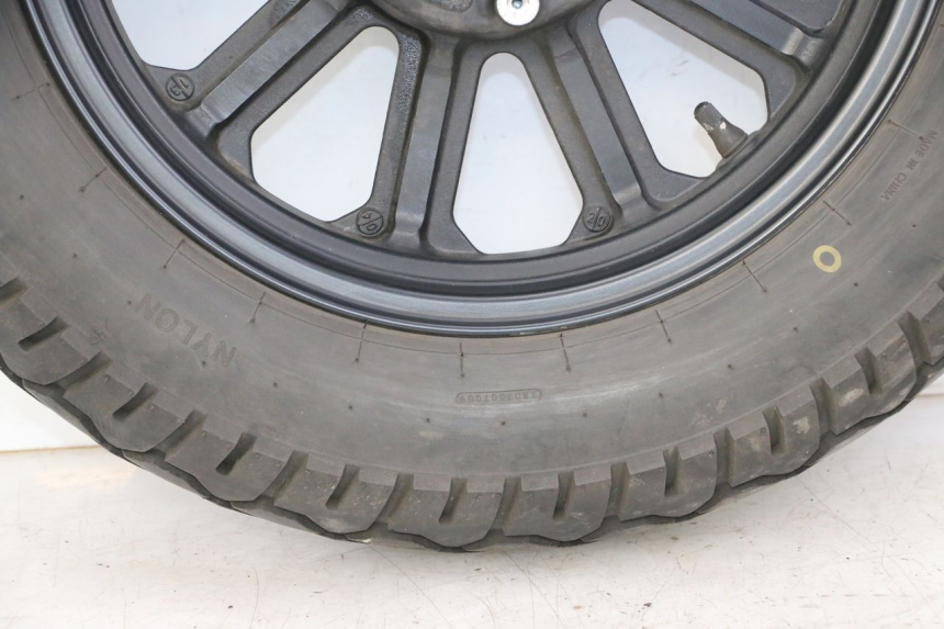 photo de CERCHIO POSTERIORE E PNEUMATICO KEEWAY K-LIGHT KLIGHT 125 (2018 - 2025) - Zoom sui componenti