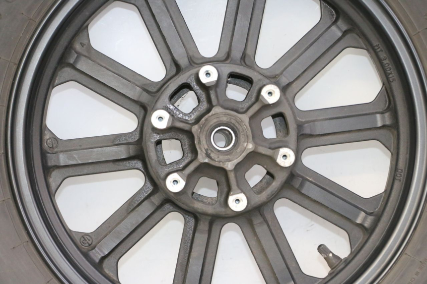 photo de CERCHIO POSTERIORE E PNEUMATICO KEEWAY K-LIGHT KLIGHT 125 (2018 - 2025) - Primo piano ad alta risoluzione