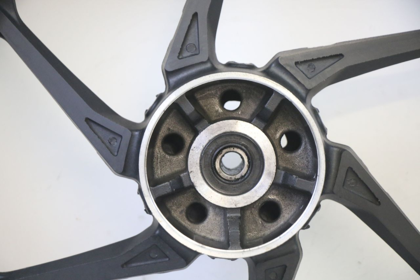 photo de CERCHIO POSTERIORE E PNEUMATICO KIDEN KD125-G 125 (2018 - 2022) - Primo piano tecnico