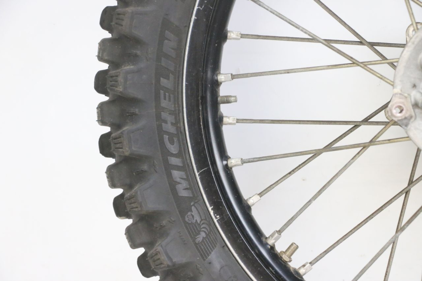 photo de CERCHIO POSTERIORE E PNEUMATICO KAWASAKI KXF KX-F 250 (2017 - 2019) - Focus sulla struttura